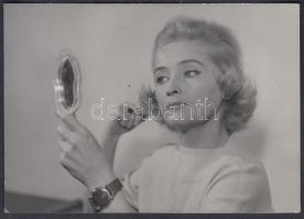 Barlay Vali (1928- ) színésznő aláírása őt magát ábrázoló fénykép hátulján