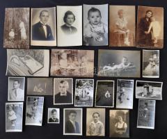 cca 1920-60 Vegyes, gyermek és felnőtt portrék különféle méretben és minőségben (Stühmer bonbon dobozban)