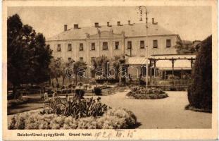 10 db RÉGI fekete-fehér városképes képeslap, Balatonparti városok, köztük Siófok, Balatonfüred, Bala...