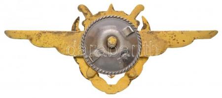 1975. "Aranykoszorús I. osztályú repülőgépvezető jelvény" jelzett aranyozott ezüst kitünte...