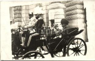 Ferenc József, hintóban, Kallós Oszkár udvari és kamarai fényképész felvétele / Franz Joseph in carriage, photo