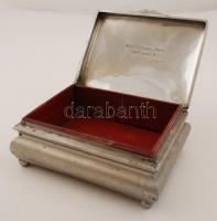 Fém doboz, gravírozott "Akarni, Tudni, Merni" felirattal, fa betéttel, 15×11 cm