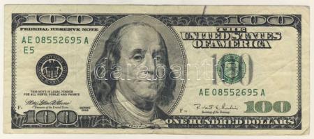 USA 1996. 100$ előlapon felül erős festékcsík, alapnyomat "szálkás" elmázolt nyomat! T:II-
