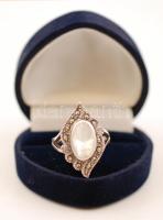 Ezüst(Ag) gyűrű gyöngyház és markazit berakással, jelzett, méret: 55,  br: 5 g