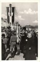 1938 Léva, Levice; Ipolyság által Léva városának adományozott országzászló ünneplése, bevonulás / flag, ceremony, entry of the Hungarian troops