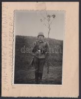 cca 1938-1945 Német katona a II. világháborúban, papírra ragasztott, hátoldalon feliratozott fotó, 9x6 cm