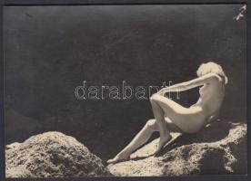 cca 1930-1940 Akt a sziklán, jelzetlen fotó, 12x17 cm / nude photo, 12x17 cm