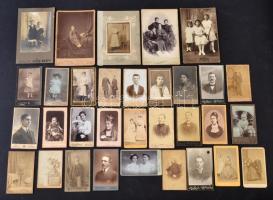 cca 1890-1930 cca 100 db régi keményhátú fotó, nagyrészt portrék, egy részük hátulján feliratozva, k...