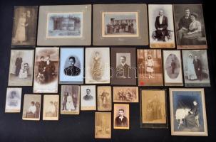 cca 1890-1930 cca 100 db régi keményhátú fotó, nagyrészt portrék, egy részük hátulján feliratozva, k...