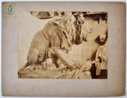 cca 1910-1920 A vezekényi csata emlékművéhez készített oroszlánszobor, készítette Markup Béla szobrá...