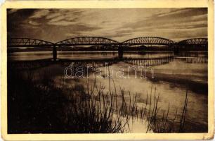 Komárom, Komarno; Dunahíd / Most cez Dunaj / bridge (EM)