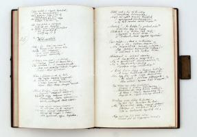 Arany János Kapcsos könyve. Bp., é.n., Akadémiai Kiadó. Hasonmás kiadás. Kiadói műbőr kötésben, sajt...