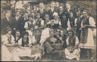 cca 1930-40 Amatőr színjátszók, fotólap, 9x14cm