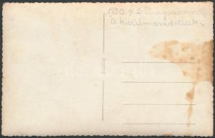 1950 "Virágvasárnap, a kívülmaradottak" fotó verzón feliratozva, 9x14cm