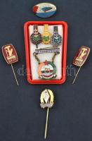 8db-os szocialista jelvény tétel, benne "TSZ Dolgozó" arany, ezüst és bronz fokozatok, "MEDOSZ XX. Kongresszus", "SZOT", "Szolnok Ejtőernyős Világbajnokság" T:2