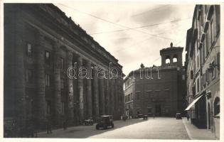 Rome, Roma; Piazza di Pietra e la Borsa / square and the stock exchange, automobile