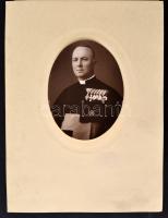 cca 1914-1918 Toma Imre (1884-1946) plébános, tábori lelkész, későbbi esperesről készült fotó, kitüntetésekkel, kartonra kasírozva, 15x12 cm