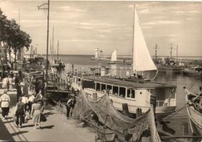 50 db MODERN hajó motívumlap és külföldi városképes lap, vegyes minőség / 50 modern ship motives and...