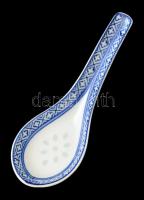 6 db kínai porcelán evőtálka, jelzettek, apró kopásnyomokkal, d: 11,5 cm + 6 db kínai porcelán kanál...