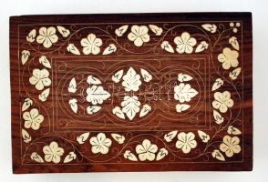 Intarziás fa doboz, csont berakással, apró kipattanásokkal, repedéssel, 30×20 cm