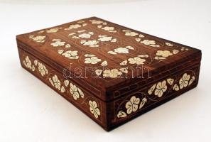 Intarziás fa doboz, csont berakással, apró kipattanásokkal, repedéssel, 30×20 cm