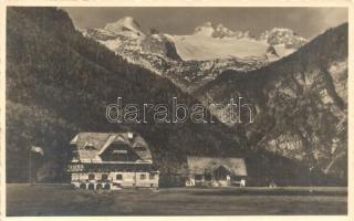 Bad Ausse, Alpenhotel zur Wasnerin mit Dachstein in Salzkammergut / Alpine Hotel Wasnerin with mountain range in background