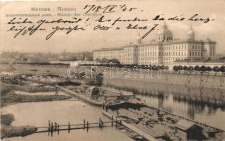 Moscow, Moscou; Maison des Orphelins, port, barges (EK)