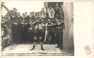 SMS Szigetvár, a K.u.K. haditengerészet Zenta-osztályú védett cirkálója, birkózás, sportoló matrózok a fedélzeten / SMS Szigetvár, Austro-Hungarian Navy Zenta-class protected cruiser, wrestling mariners on the deck