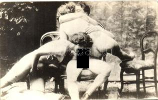 Vintage pornographic photo postcard (EK)