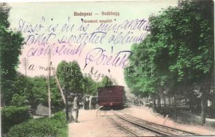 Budapest XII. Svábhegy, a Fogaskerekű vasút Városkúti megállója, sínek és vasúti kocsi