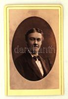 cca 1880 Oskar Ritter von Záhony báró (1850-1890) br. Hektor Ritter v. Záhony 6. gyermeke, keményhátú kabinetfotó Grundmann, Gotha, az egyik oldal levágva egyébként szép állapotban, 10x6cm
