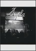 cca 1965 Budapesti presszó esti kivilágításban, korabeli negatívról készült modern nagyítás, 18x13 cm