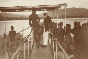 1905 Hazautazás az esztergomi gyakorlatokról a hajón, Benel Emil hajóskapitány a hídon / Hungarian soldiers on board, photo
