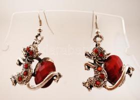 Cicás fülbevaló piros kristállyal, újszerű állapotban