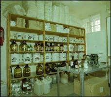 1981 Budapest, IX. ker., Üllői út 124.b. GYÓGYSZERTÁR kívül-belül, 8 db professzionális minőségű, sz...