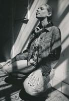 cca 1980 Tavaszi napfürdő, vintage fotó, 23x16 cm