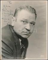 cca 1935 Wallace Beery (1885-1949) amerikai színész dedikált, aláírt portréja, vintage fotó, 24x19 cm