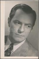 cca 1938 Jávor Pál (1902-1959) színész, bajusz nélküli korszakából, vintage fotó, a kép szélén törésvonal, 25x16,5 cm