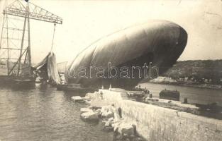 1915 A Pola felett lelőtt Citta di Jessi olasz léghajó / Citta di Jessi military balloon shot in Pola, photo