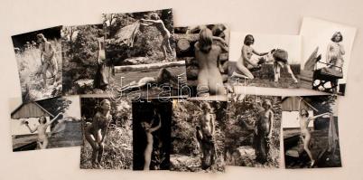 cca 1978 Élet a tanyán, 13 db finoman erotikus vintage fénykép, 12x9 cm / 13 erotic photos, 12x9 cm