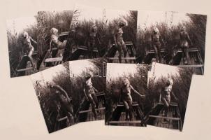 cca 1978 Susogó nádszálak közt rejtőzködve, 10 db finoman erotikus fénykép,  az eredeti negatívokról készült modern nagyítások, 15x10 cm / 10 erotic photos, 15x10 cm