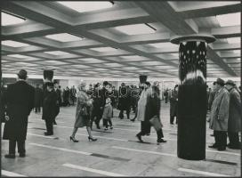 1966. november 5. Budapest, az EMKE aluljáró átadásának napján, vintage fotó, 17x24 cm