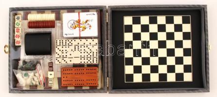 Játék készlet különféle játékokkal: francia kártya, sakk, dominó, stb.saját dobozában, jó állapotban