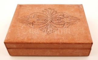 Bőrrel bevont, díszes fadoboz, 12x16x4cm