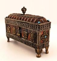 Gazdagon díszített keleti motívumos réz doboz, rátétekkel, 18,5×14×5,5 cm