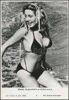 1971-1984 sajtó fotók külföldi szépségkirálynőkről, összesen:5 db, 26×17 cm