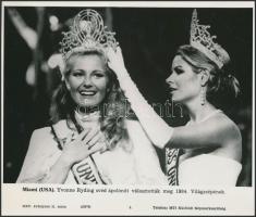 1971-1984 sajtó fotók külföldi szépségkirálynőkről, összesen:5 db, 26×17 cm