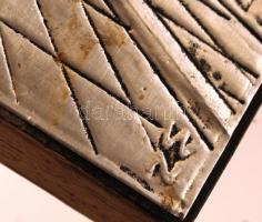 W. N. jelzéssel: Lengyel város látképe, fém falikép fa alapzaton, 25×15 cm