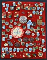 90db-os vegyes szocialista jelvény tétel festett és zománcozott darabokkal tablóra tűzve T:2,2-