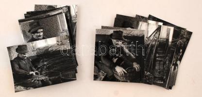 cca 1970 Kosárfonó tudománya, hogyan készül a kosár? 44 db vintage fotóból álló képsorozat, 9x12 cm